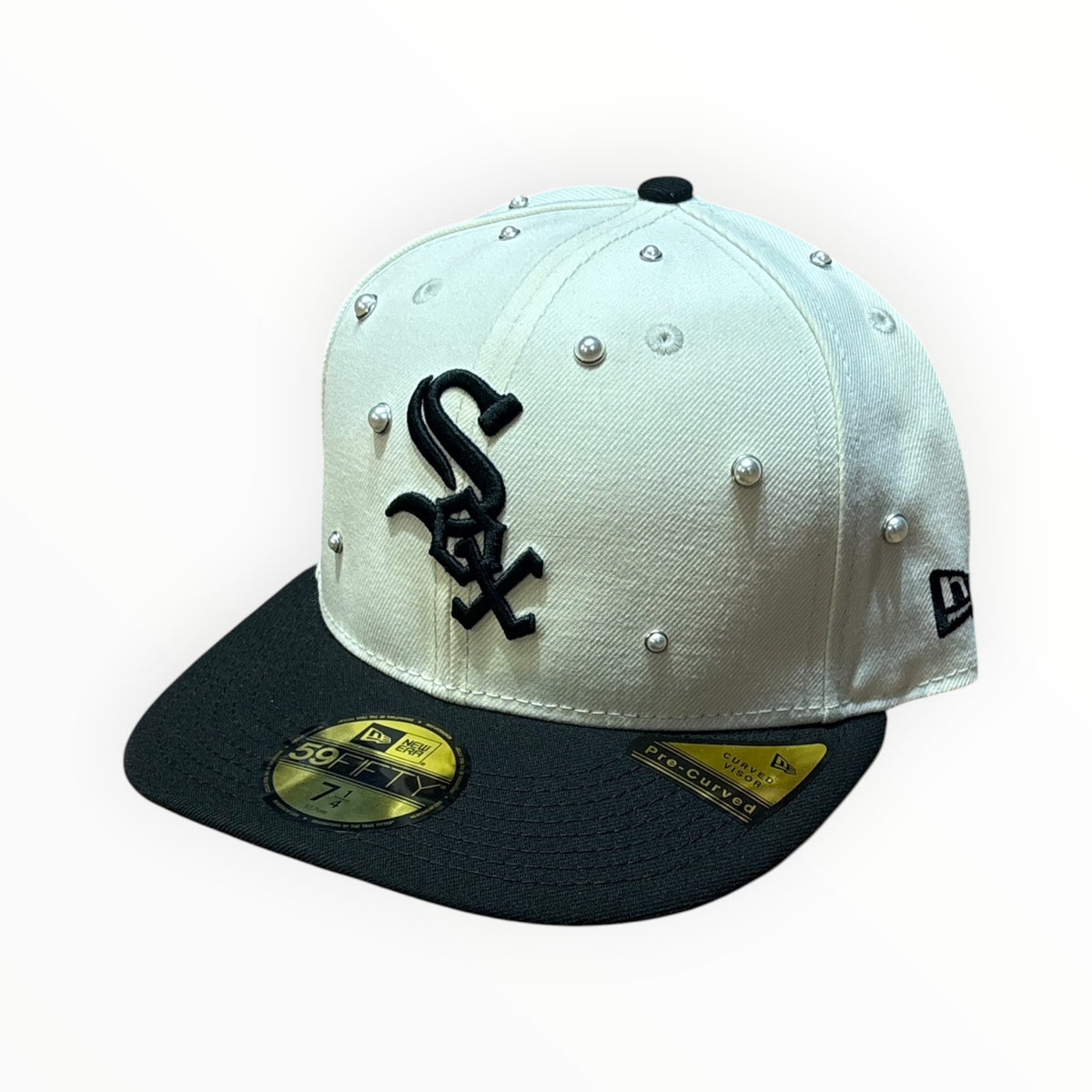 New Era Chicago White Sox off-white and black 59FIFTY fitted hat with pearl-style studs and pre-curved visor