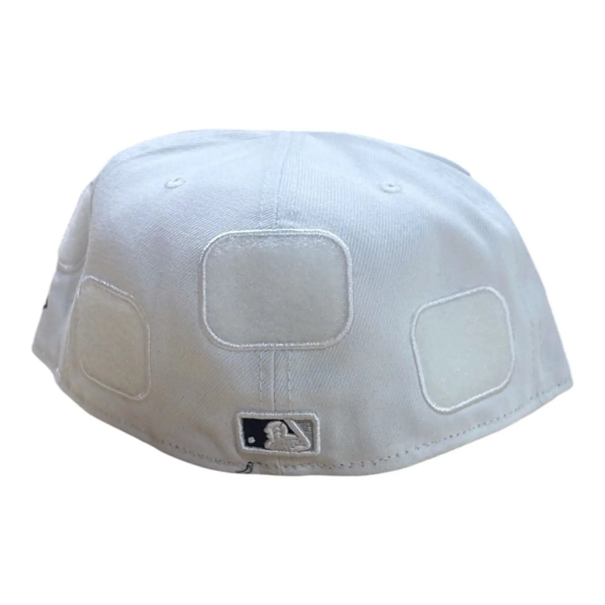 New Era Yankees white and navy fitted hat, rear patch panels and MLB logo