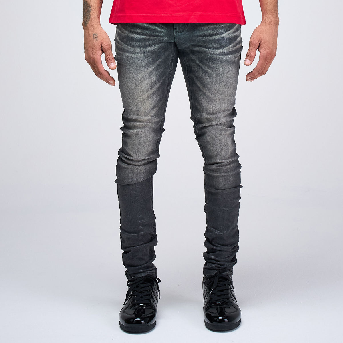 OCHO DEEP jeans in Dark Blue, front on model