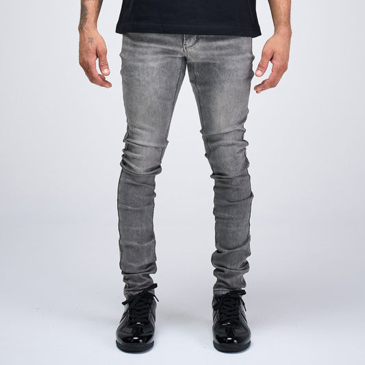OCHO DUSK jeans in Dark Gray, front on model