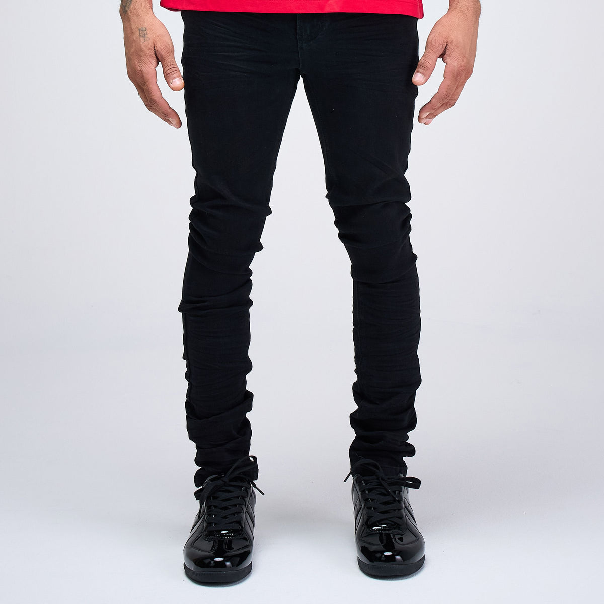 OCHO ECLIPSE jeans in Black, front on model