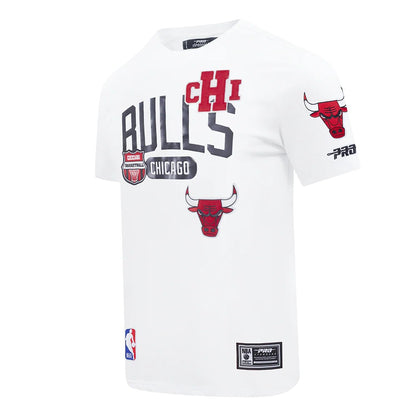 On Time Fashions white cotton t-shirt with Chicago Bulls graphics and logos, short sleeves, crew neck.